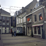 859591 Gezicht in Voor Clarenburg te Utrecht met op de achtergrond het pand Achter Clarenburg 6.